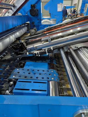 Mesin laminasi lembaran ke lembaran dengan kecepatan tinggi untuk kertas bergelombang dengan koreksi otomatis dan kontrol servo pada 160m / min