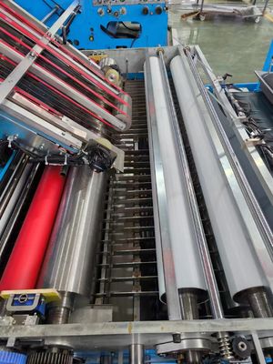 Mesin laminasi flute 5 lapis dengan kontrol servo untuk laminasi kertas bergelombang dan produksi produk multi-laminasi