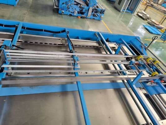 Mesin laminator seruling kecepatan tinggi menawarkan pembuatan kotak karton dengan konsumsi lem yang berkurang dan tidak ada struktur tekanan pakan