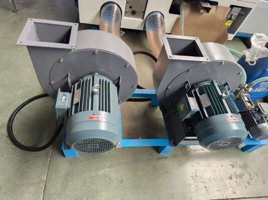 Mesin laminator seruling kecepatan tinggi menawarkan pembuatan kotak karton dengan konsumsi lem yang berkurang dan tidak ada struktur tekanan pakan