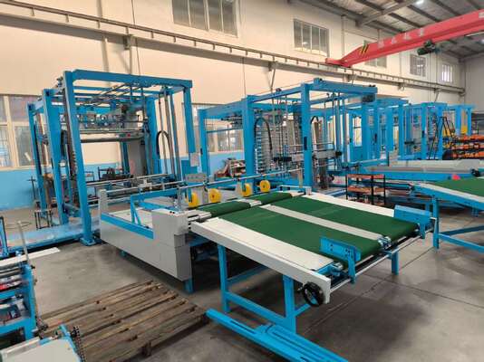 Mesin Auto Flip Flop Stacker yang dirancang untuk meningkatkan produksi kardus bergelombang dengan mengotomatiskan proses penghitungan kertas, memutar dan menumpuk